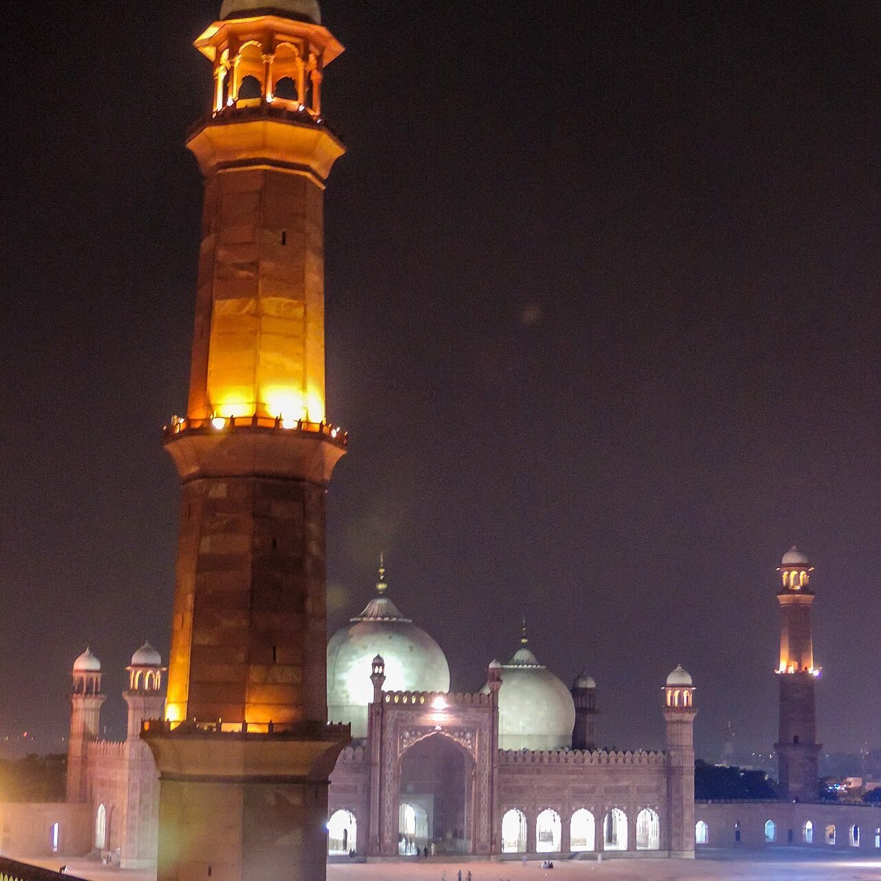 2 Days Lahore Food Street & Mughal Heritage Tour